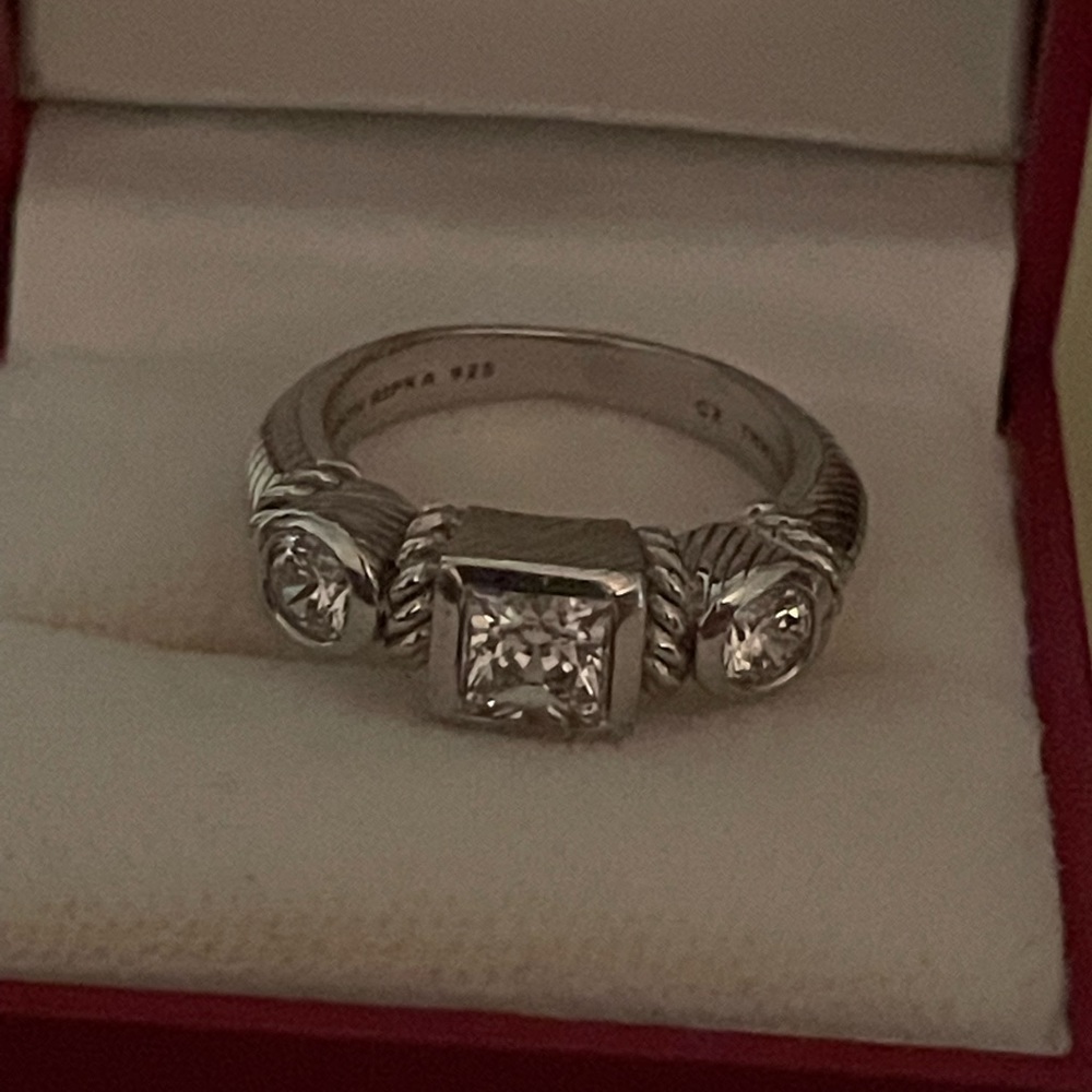 Judith Ripka ring - Picture 5 of 7